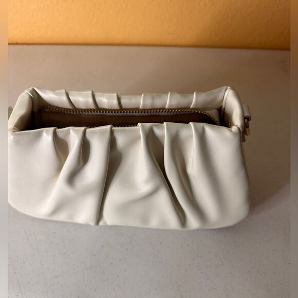 Clever and Ketch Crossbody bag - Picture 2 of 8